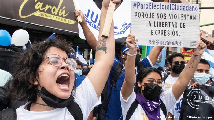 Costa Rica | Nicaraguaner im Exil demonstrieren gegen die Präsidentschaftswahlen in Nicaragua