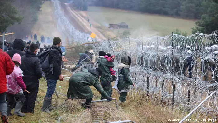 德国内政部长泽霍费尔指责卢卡申科故意制造和利用边境上难民和儿童的形象。