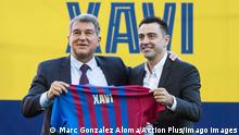 8th November 2021 Nou Camp, Barcelona, Spain: Barcelona FC introduce their new team manager Xavier Hern& xe1ndez Creus, known as Xavi Xavi Hernandez and Joan Laporta during the presentation. PUBLICATIONxNOTxINxUK ActionPlus12338500 MarcxGonzalezxAloma
