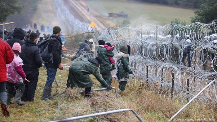 Polonia: aumentan la tensión y el caos en la frontera con Bielorrusia | Europa | DW | 10.11.2021