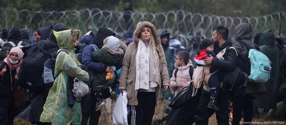 Migrantes na fronteira entre Polônia e Belarus