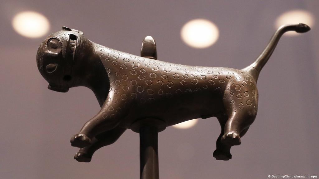 converse hi logo play