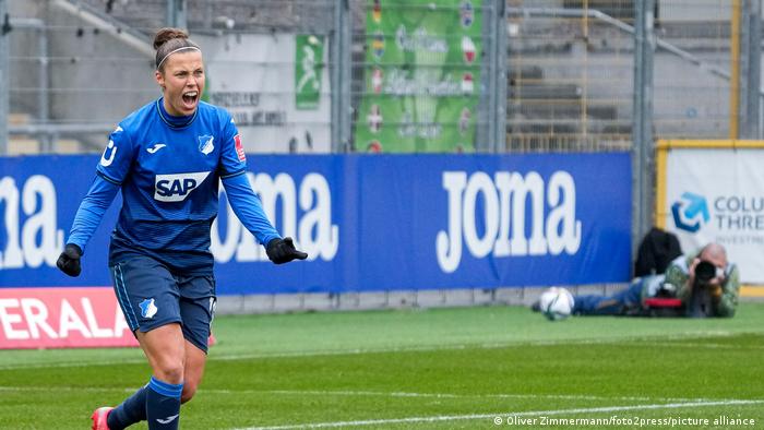 Nicole Billa célèbre un but pour Hoffenheim