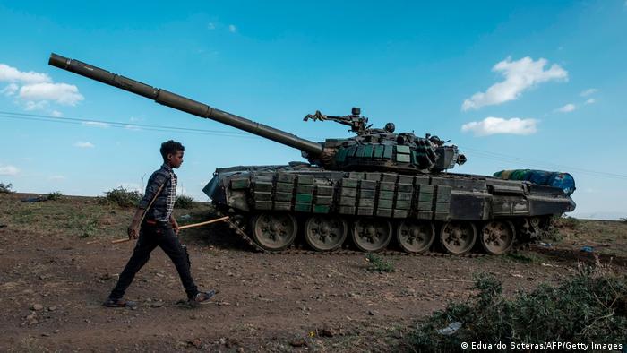 Äthiopien | Verlassener Panzer nahe Mehoni