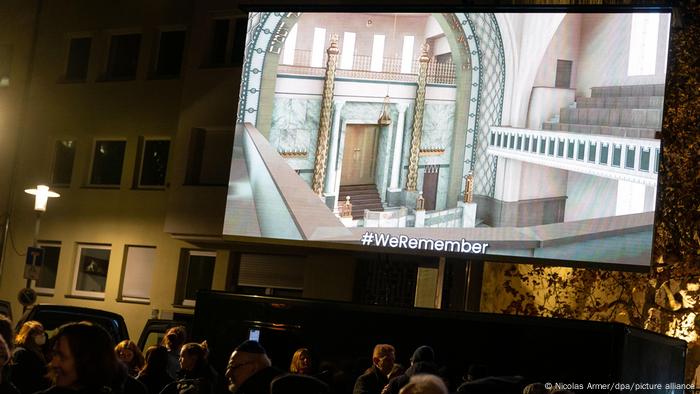 a digital reconstruction of Bamberg synagogue projected onto a screen