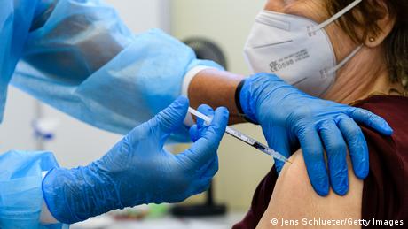 Все повече водещи политици в Германия настояват за задължителна имунизация