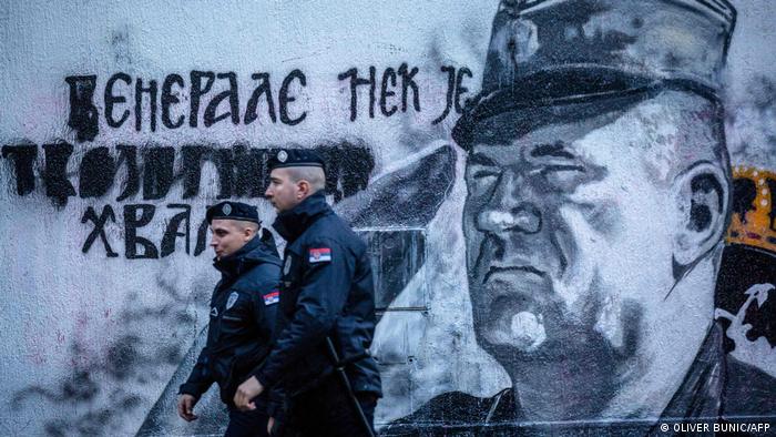 Portret mural al lui Ratko Mladic la Belgrad