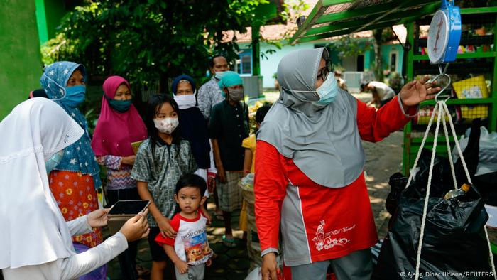 Raden weighing the trash she picked up from the children that day.