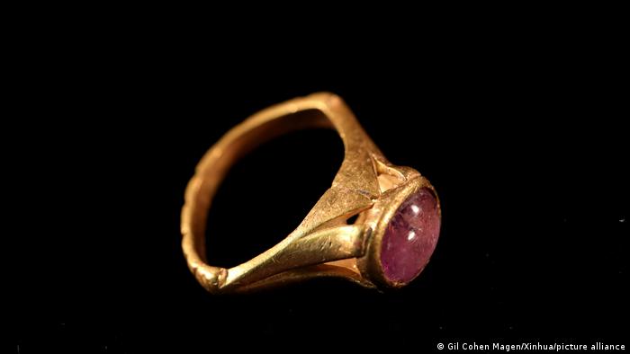 Arqueólogos descubren antiguo anillo que ser fabricado para "prevenir la resaca" | Ciencia y Ecología | DW | 10.11.2021