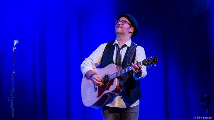 BjÃ¶rn Heuser with guitar on stage