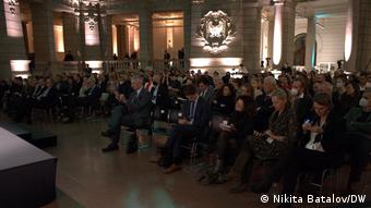 Публика в зале берлинского Музея коммуникаций во время лекции Светланы Тихановской 10 ноября 2021 года