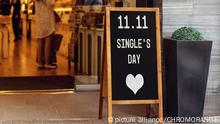 Single s day shopping offer discount promotion, am 11. November ist Chinese Singles Day, Guanggun Jie, Shopping-Event mit Rabatten für Alleinstehende