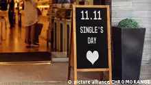 Single s day shopping offer discount promotion, am 11. November ist Chinese Singles Day, Guanggun Jie, Shopping-Event mit Rabatten für Alleinstehende