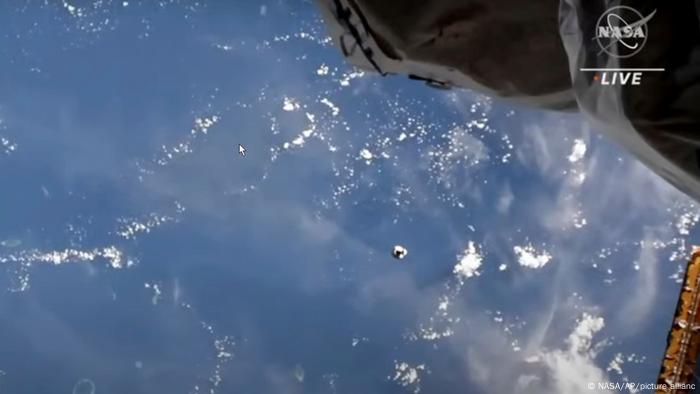 SpaceX Dragon наближається до МКС