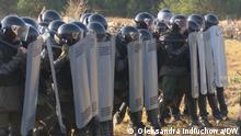 Ukrainische Polizisten und Grenzschützer üben für den Ernstfall an der ukrainisch-belorussischen Grenze