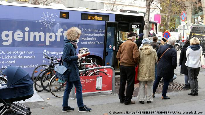 Вакцинация в автобусе в центре Вены