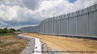 Το τείχος υψώνεται στα εξωτερικά σύνορα της ΕΕ με την Τουρκία
