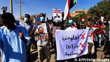 13.11.2021
Sudanese anti-coup protesters take part in a demonstration in the capital Khartoum on November 13, 2021, two days after the military sought to tighten its grip by forming a new ruling council. (Photo by AFP) (Photo by -/AFP via Getty Images)