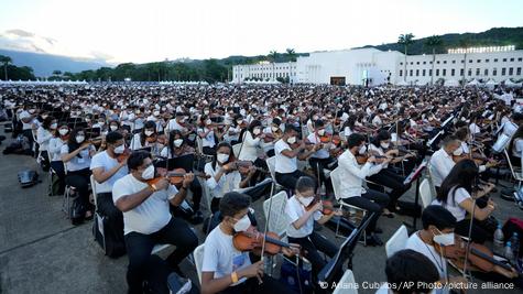 Venezuela's El Sistema Attempts 'Largest Orchestra' Guinness World Record -  Venezuelanalysis