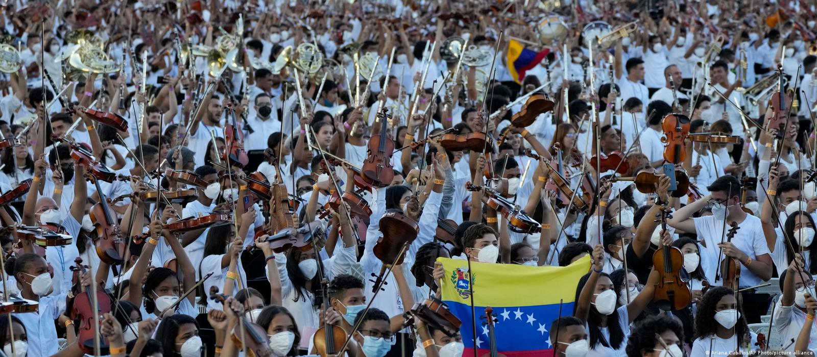 Venezuela's El Sistema Attempts 'Largest Orchestra' Guinness World Record -  Venezuelanalysis