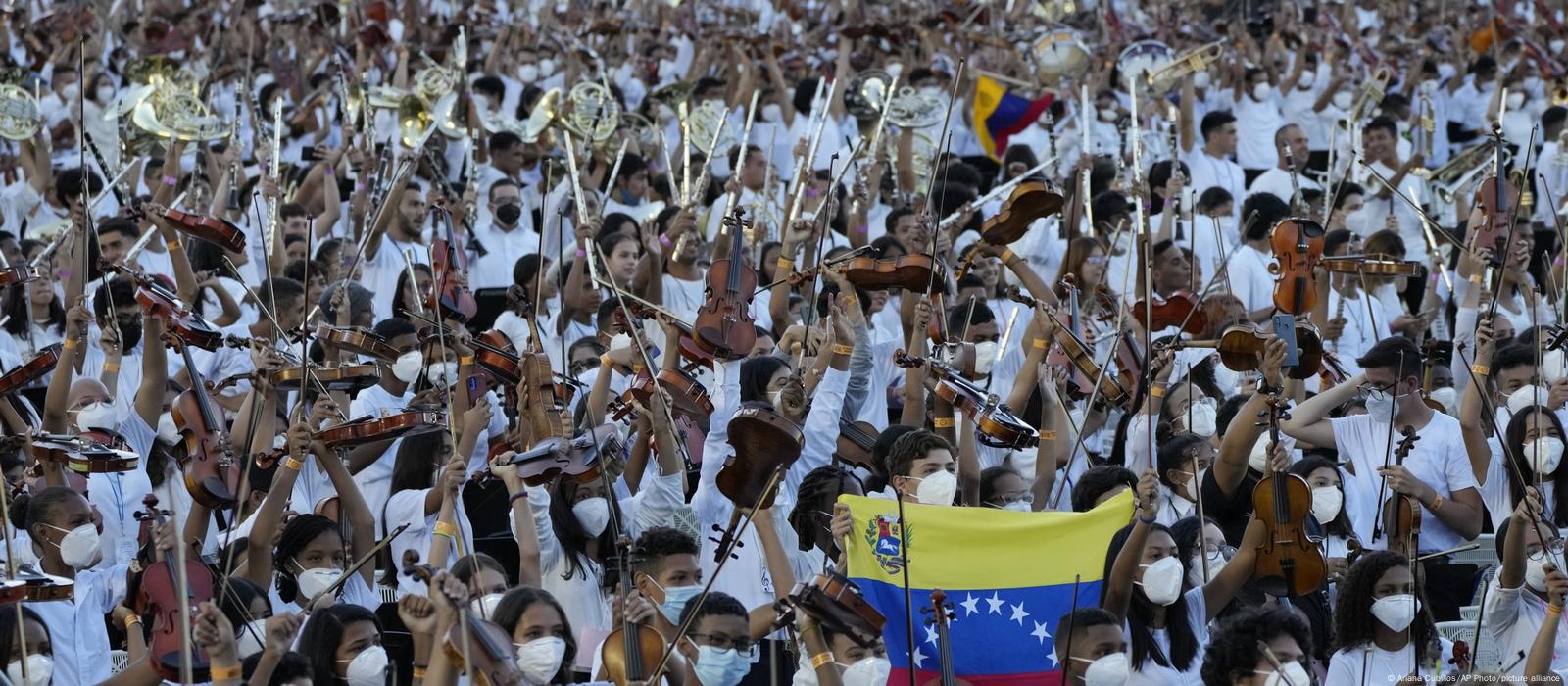 Venezuela's El Sistema Attempts 'Largest Orchestra' Guinness World Record -  Venezuelanalysis