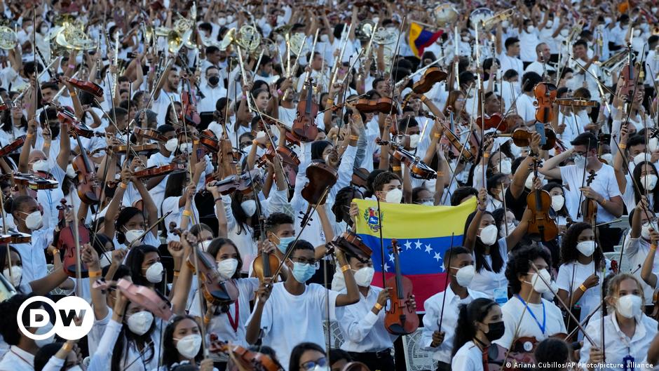 Musisi Venezuela memecahkan rekor untuk orkestra terbesar di dunia |  Berita |  DW