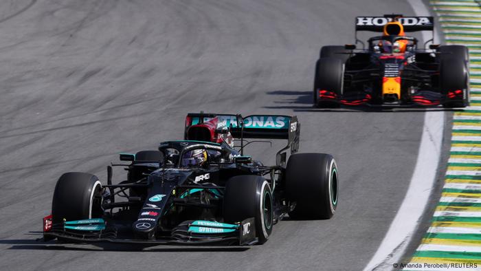 Fórmula 1: Lewis Hamilton gana tras una fuerte remontada |  Deportes  DW