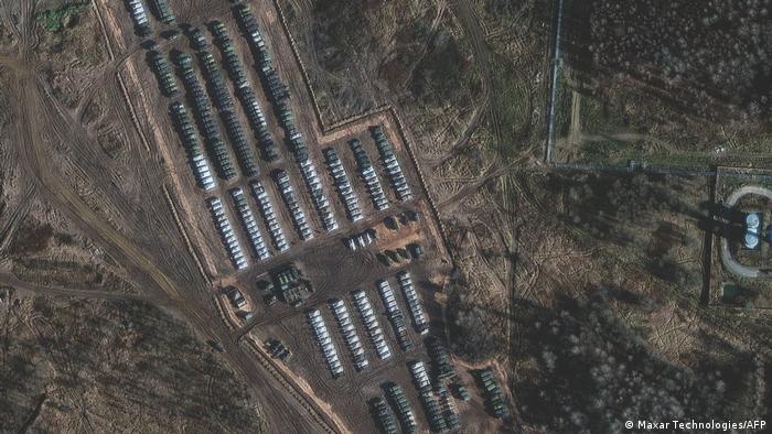 Zdjęcie satelitarne potwierdzające koncentrację rosyjskich wojsk na północ od miasta Jelnia w obwodzie smoleńskim 