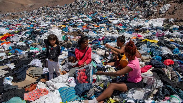 Chile: Mountains of discarded clothes in the Atacama Desert | All media ...
