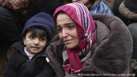 How do Belarusians react to refugees?