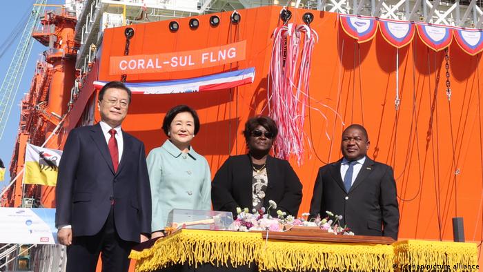 Presidents of South Korea and Mozambique at the launching ceremony of the Coral Sul LNG plant