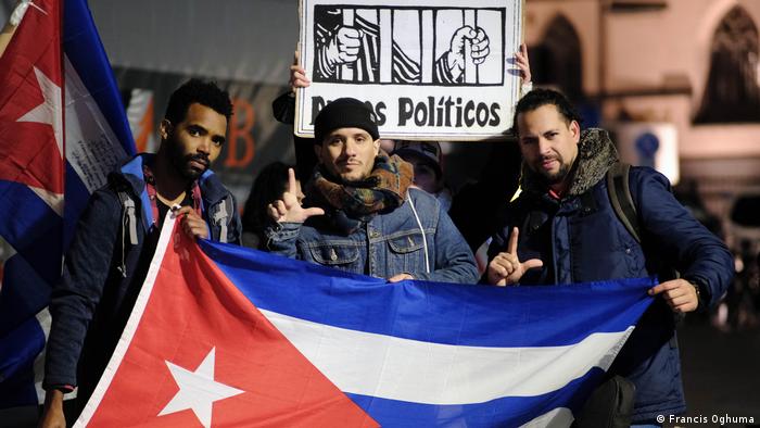 “Por la libertad inmediata de todos los presos políticos”, se manifestaron cubanos en Colonia, Berlín y otras ciudades alemanas.