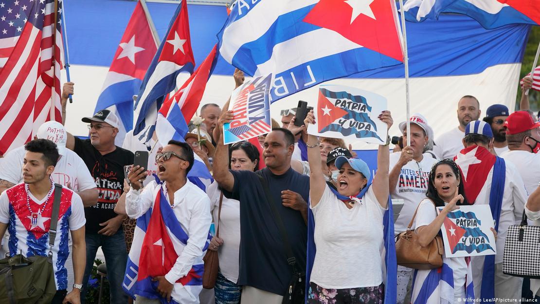 Cubanos protestam em Miami neste 15 de novembro