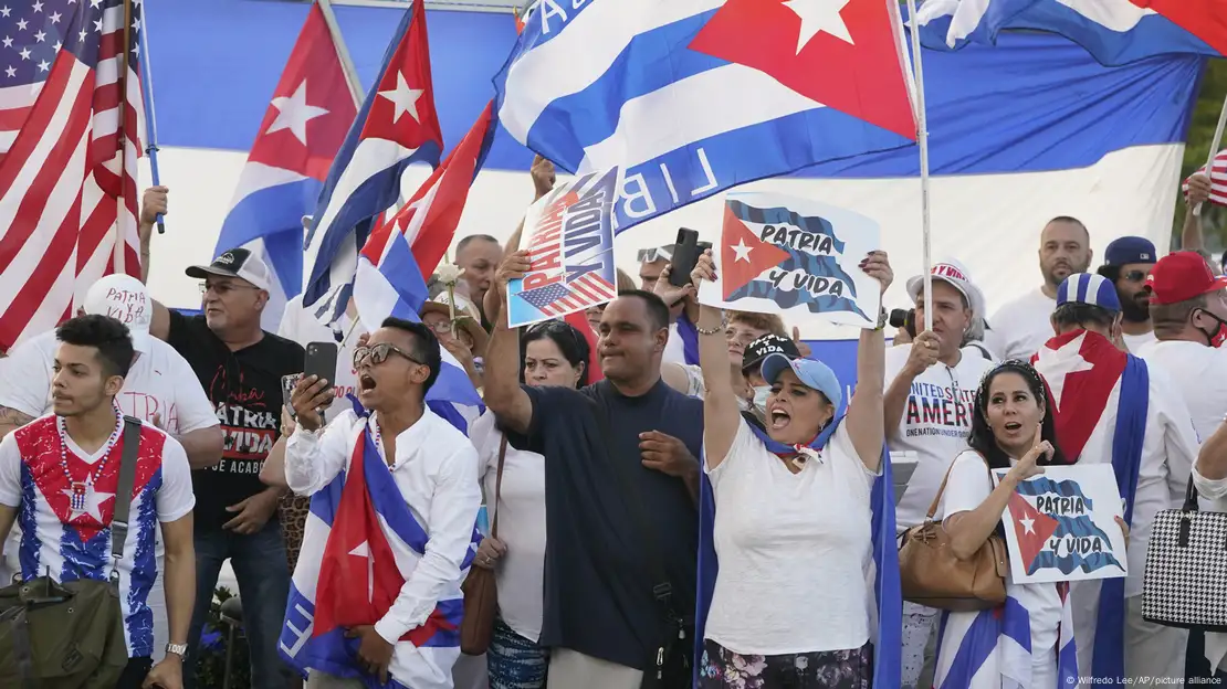 Opositores ao regime cubano querem tirar do ar 'Rede de espiões