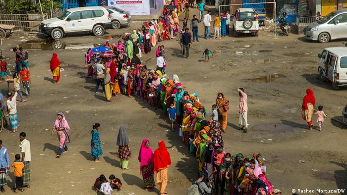 Bangladesch Impfkampagne der Regierung im Korail slum, Dhaka