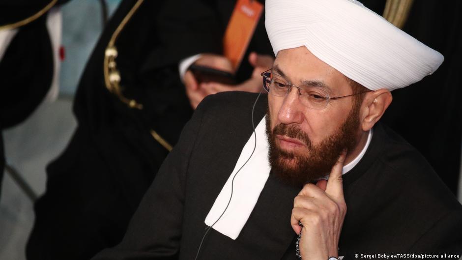 الأسد يلغي منصب المفتي.. هكذا تفاعل مغردون مع الإطاحة بحسون! | DW | 16.11.2021