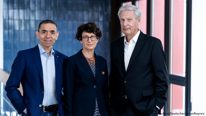 Deutscher Zukunftspreis 2021: Gruppenbild mit Ugur Sahin, Özlem Türeci und Christoph Huber