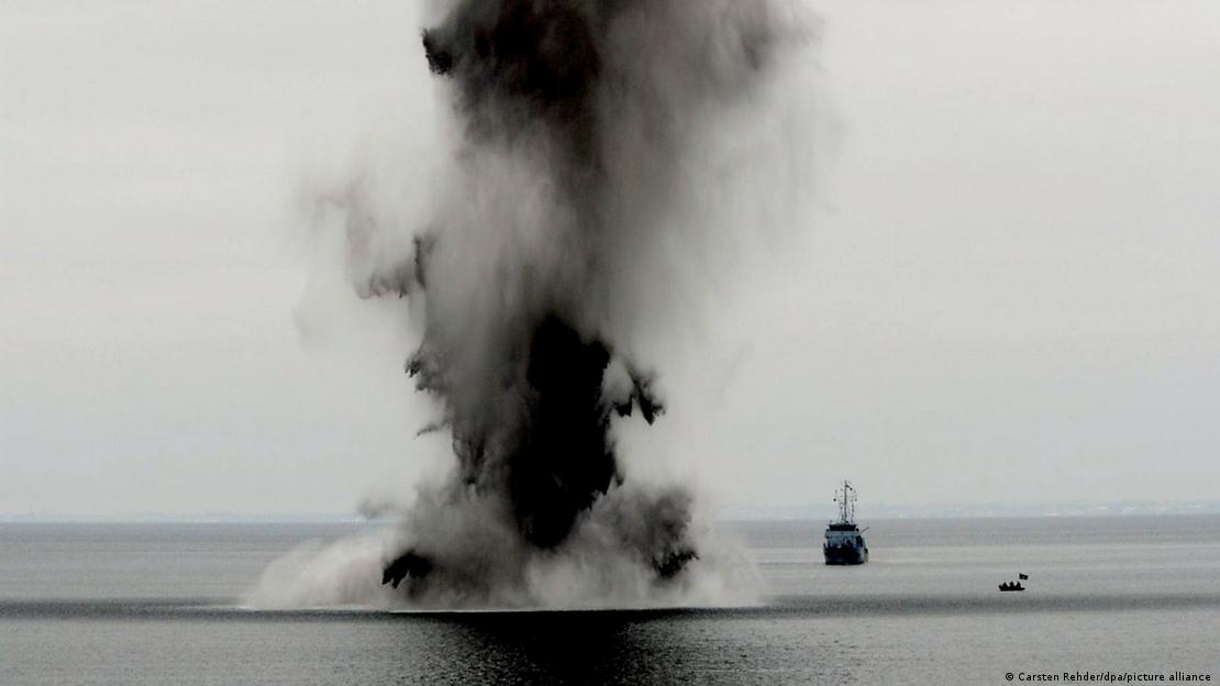 Detonación en el mar. Detonación en el mar.
