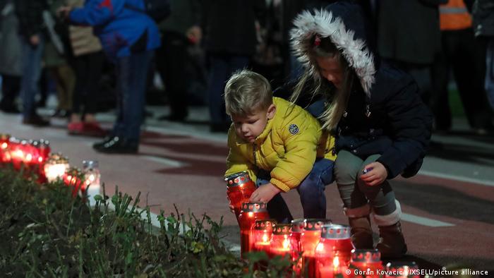 Građani pale sveće u ulicama koje nose ime Vukovara (Zagreb, 17.11.2021.)