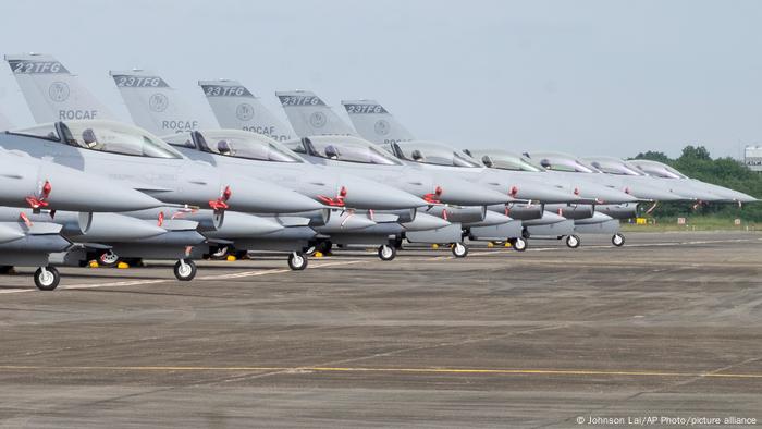 Taiwan | Militärbasis Chiayi F-16V Kampfflugzeuge