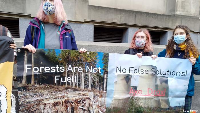 Los manifestantes contra la corporación Drax se reunieron en Glasgow el 10 de noviembre, cuando la compañía se presentó en un evento de la Asociación Mundial de Bioenergía.