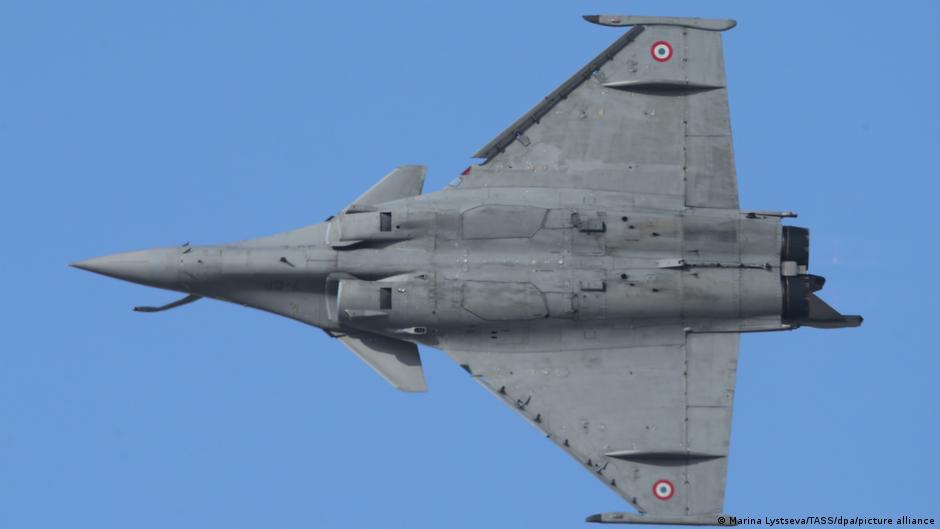印尼為了更新由美國F-16戰機與俄羅斯蘇霍伊戰機組成的機隊，首次向法國訂購陣風戰鬥機。
