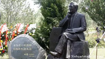 Statue des chinesisch-taiwanischen Schriftstellers Bo Yang
