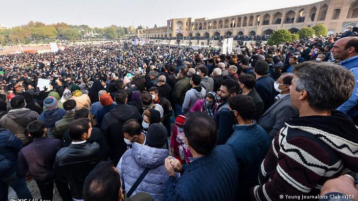 اعتراض مردم اصفهان به خشک شدن زاینده رود 