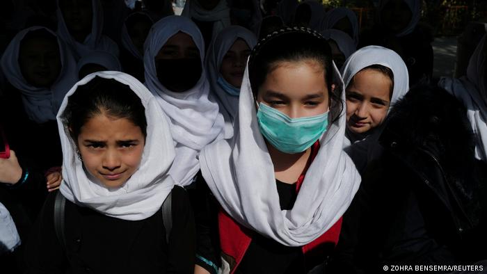 Afghanistan Mädchen und Frauen wollen unbedingt wieder zum Unterricht 