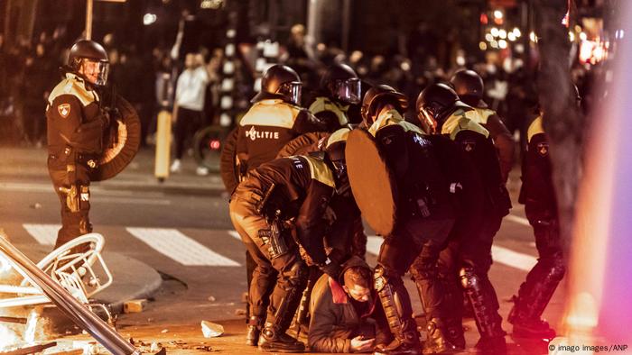 Polisin çok sayıda göstericiyi gözaltına aldığı bildirildi