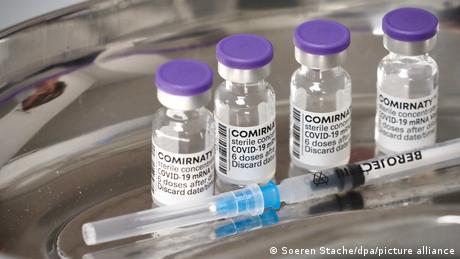 Много хора са скептични към РНК ваксините защото искат да