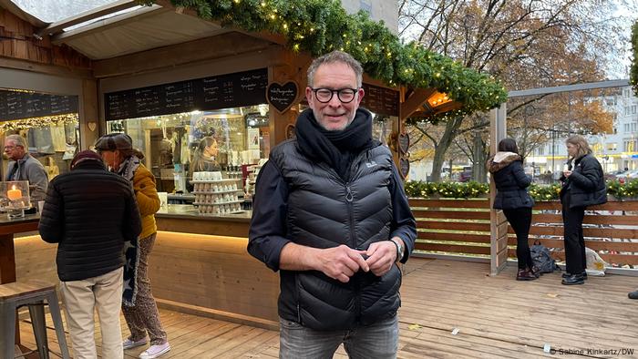 Rolf Gerrards dans son restaurant du marché de Noël d'Aix-la-Chapelle