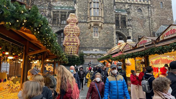 Aachener Weihnachtsmarkt eröffnet in der Corona-Pandemie unter 2G-Bedingungen