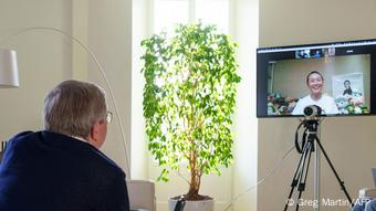 Tennis IOC-Präsident Thomas Bach im Gespräch mit Peng Shuai per Videoanruf